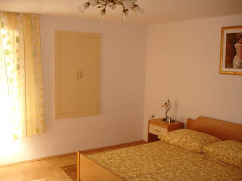 Peruzovic Rooms 1 สปลิท ภายนอก รูปภาพ