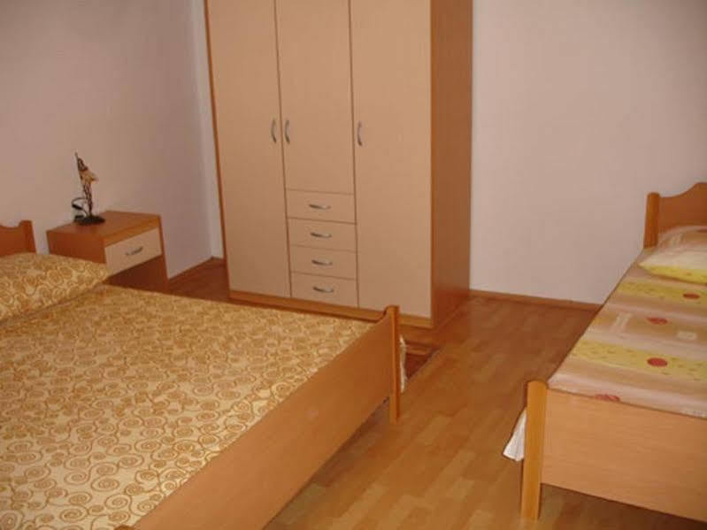 Peruzovic Rooms 1 สปลิท ภายนอก รูปภาพ